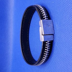 LEATHER BRACELET WITH ZIPPER DESIGN